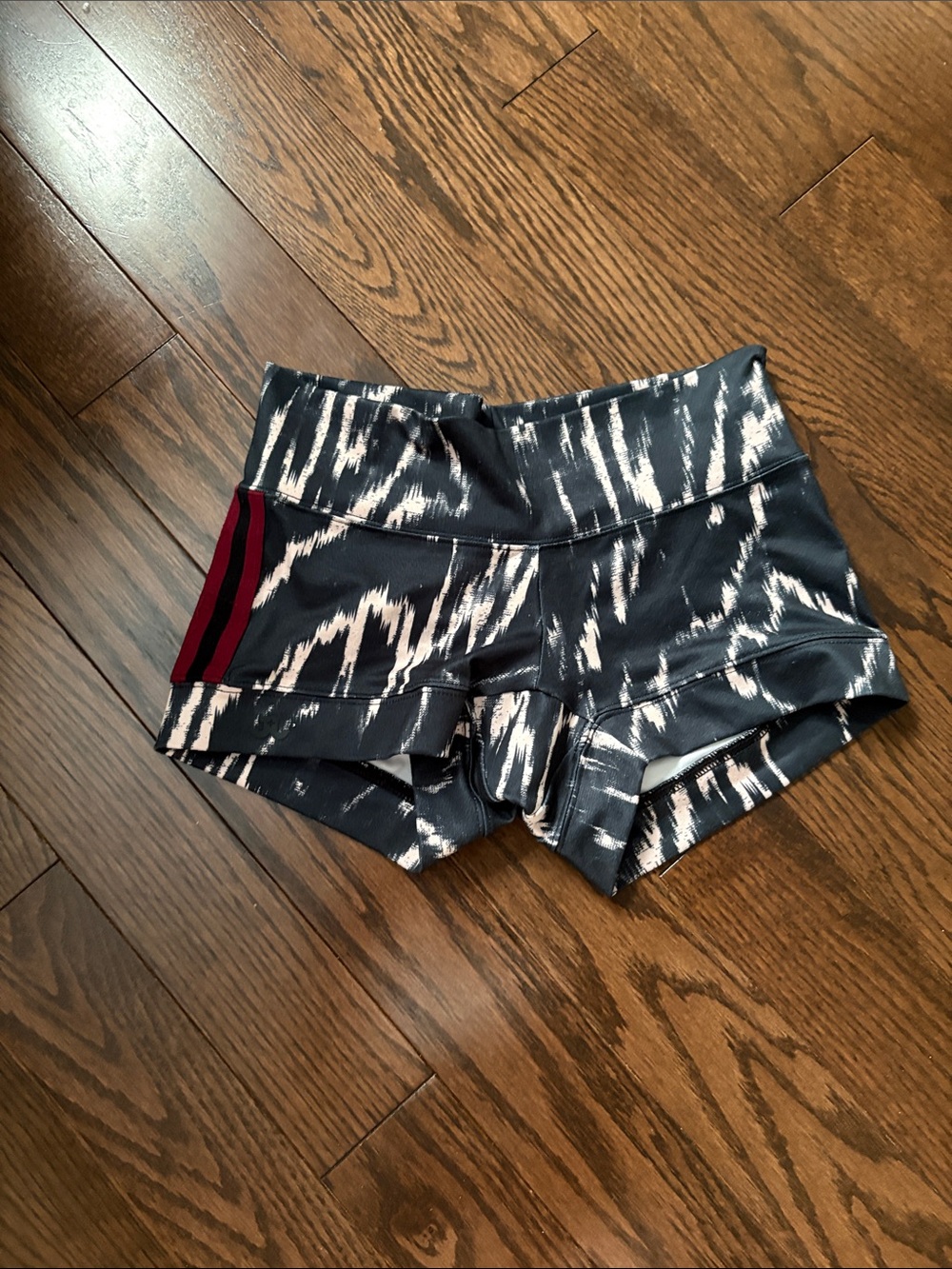 Women's Abstract Print Performance Shorts with Burgundy Stripe